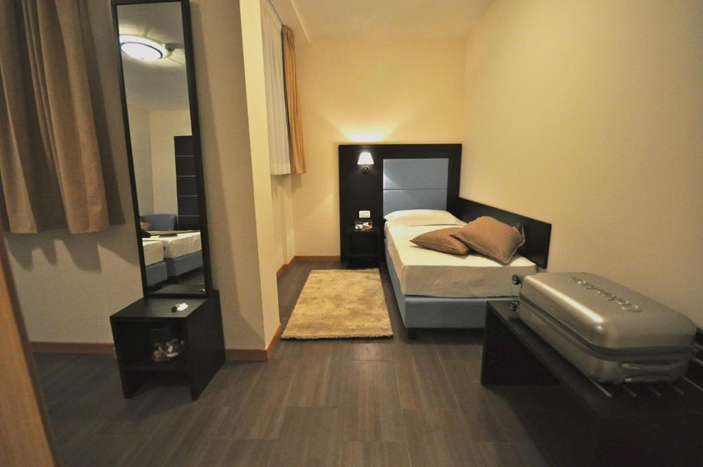 Hotel 325 Tor Vergata Ρώμη Δωμάτιο φωτογραφία